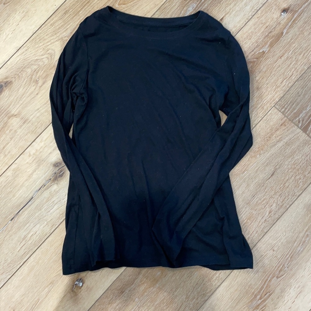 Black longsleeve shirt, women’s
